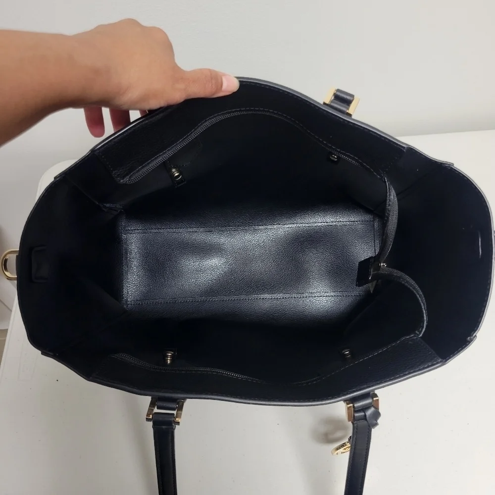 Michael Kors Kimberly Large Pebbled Leather Tote. - Picture 12 of 15